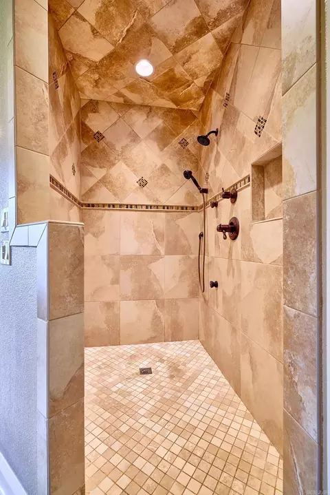 Bath - 425 Tomahawk Ln, Bismarck, AR 71929 photo 3 of 5