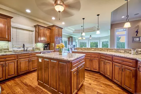 Kitchen - 425 Tomahawk Ln, Bismarck, AR 71929 photo 3 of 5