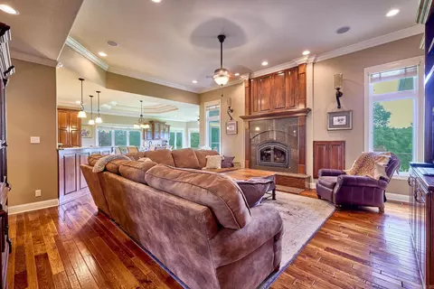 Living - 425 Tomahawk Ln, Bismarck, AR 71929 photo 1 of 7
