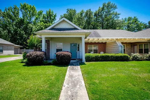 1203 Stagecoach Village Cir, Little Rock, AR 72210