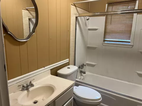 Bath - 4511 W 28th, Pine Bluff, AR 71603 photo 2 of 2