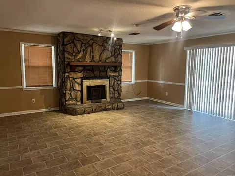 Living - 4511 W 28th, Pine Bluff, AR 71603 photo 2 of 2