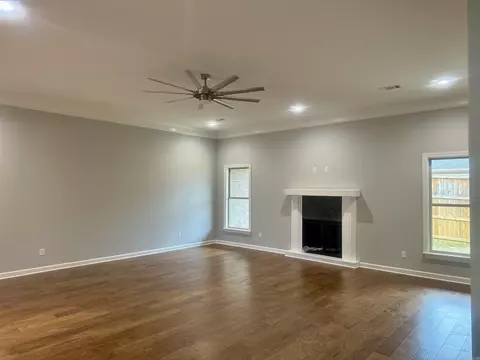 Living - 3210 Steeplechase Cir, Bryant, AR 72022 photo 2 of 3