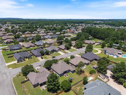 1580 Edgestone Cir, Conway, AR 72034 photo 2