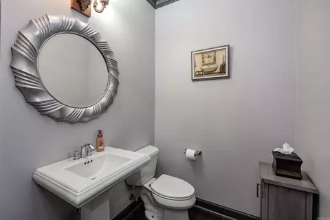Bath - 5212 Carribean Dr E, Benton, AR 72019 photo 4 of 5
