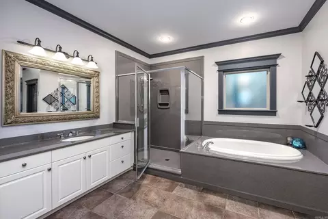 Bath - 5212 Carribean Dr E, Benton, AR 72019 photo 1 of 5