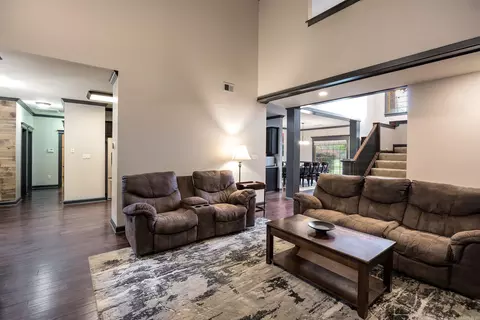 Entry Way - 5212 Carribean Dr E, Benton, AR 72019 photo 4 of 5