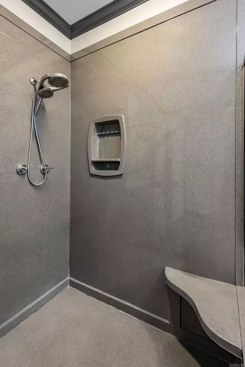 Bath - 5212 Carribean Dr E, Benton, AR 72019 photo 3 of 5
