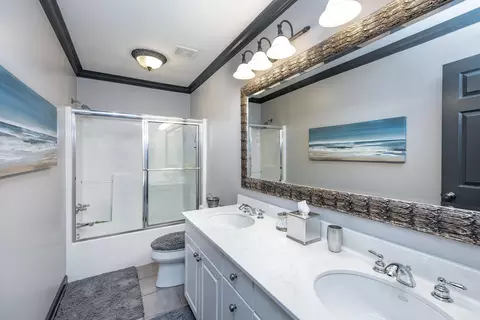 Bath - 5212 Carribean Dr E, Benton, AR 72019 photo 5 of 5