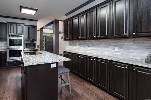Kitchen - 5212 Carribean Dr E, Benton, AR 72019 photo 4 of 5
