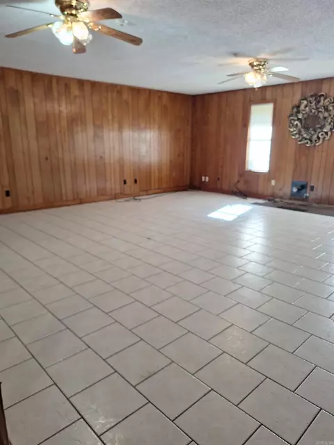 Living - 7001 Gibbins Rd, Pine Bluff, AR 71603 photo 4 of 5