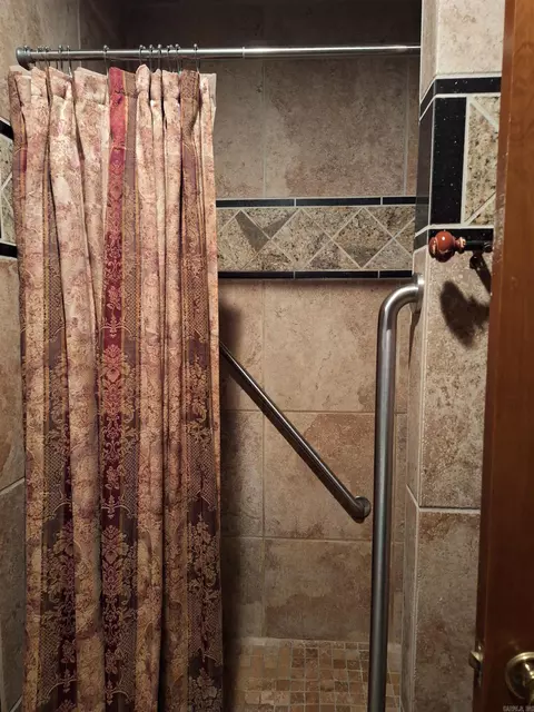 Bath - 7001 Gibbins Rd, Pine Bluff, AR 71603 photo 3 of 5
