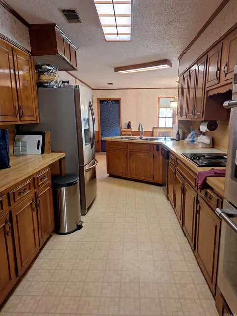Kitchen - 7001 Gibbins Rd, Pine Bluff, AR 71603 photo 2 of 3
