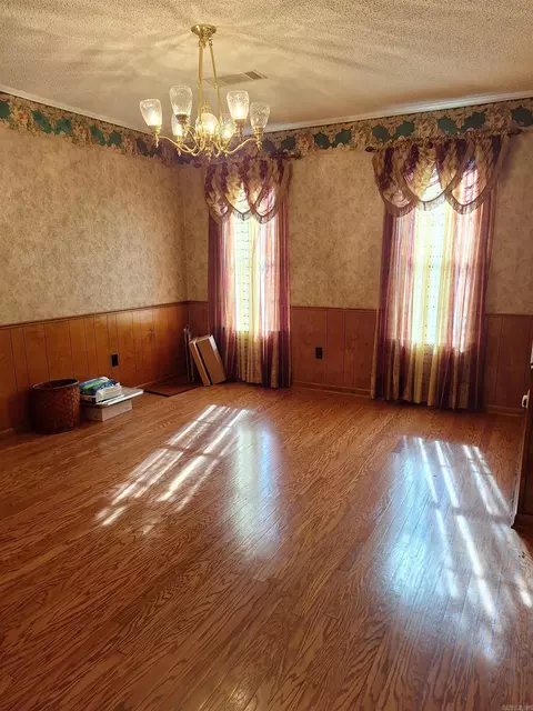 Dining - 7001 Gibbins Rd, Pine Bluff, AR 71603 photo 2 of 2