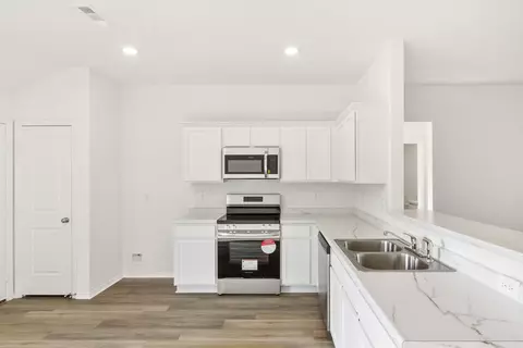 Kitchen - 150 Leruss Blvd, Cabot, AR 72023 photo 2 of 2