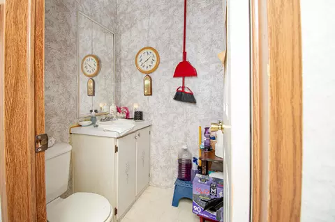 Bath - 1509 W Pine St, Warren, AR 71671 photo 2 of 4