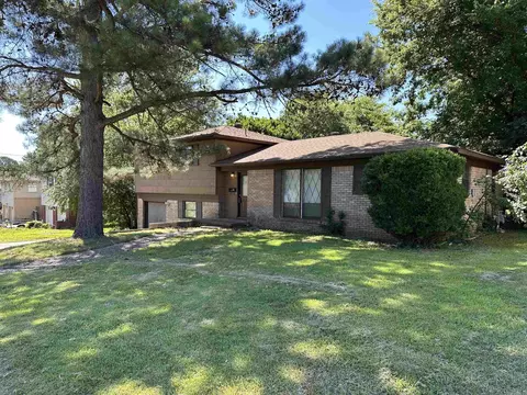 711 Bel Aire Cir, Benton, AR 72015 photo 2