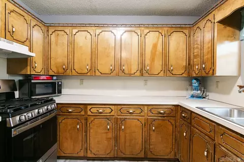 Kitchen - 17 Panther Cv, Cabot, AR 72023 photo 6 of 6