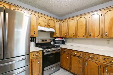 Kitchen - 17 Panther Cv, Cabot, AR 72023 photo 2 of 6