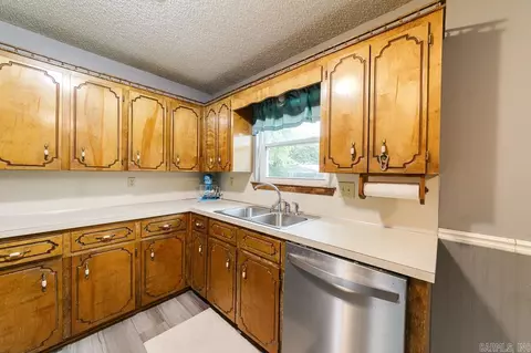 Kitchen - 17 Panther Cv, Cabot, AR 72023 photo 3 of 6