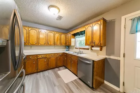 Kitchen - 17 Panther Cv, Cabot, AR 72023 photo 4 of 6
