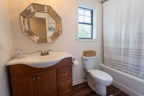 Bath - 507 Robin Rd, White Hall, AR 71602 photo 2 of 3