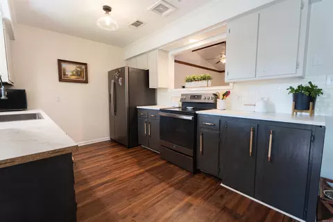Kitchen - 507 Robin Rd, White Hall, AR 71602 photo 2 of 2