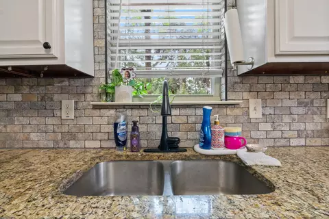 Kitchen - 330 Mill Pond Rd, Conway, AR 72034 photo 5 of 5