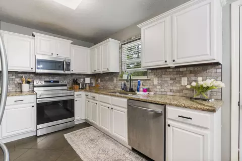 Kitchen - 330 Mill Pond Rd, Conway, AR 72034 photo 2 of 5
