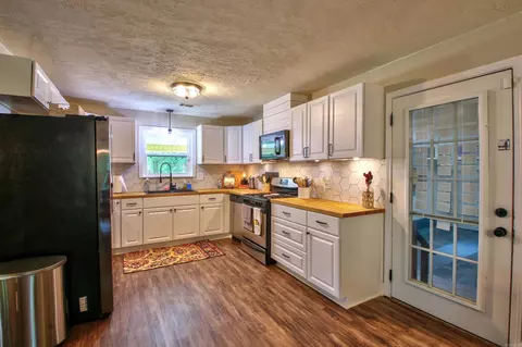 Kitchen - 10820 Goodwin Rd, Benton, AR 72019 photo 1 of 5