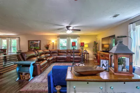 Living - 10820 Goodwin Rd, Benton, AR 72019 photo 3 of 7