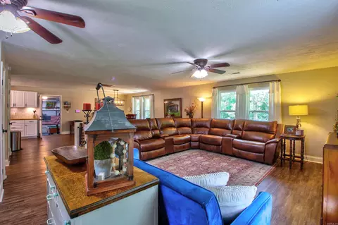 Living - 10820 Goodwin Rd, Benton, AR 72019 photo 2 of 7