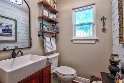 Bath - 10820 Goodwin Rd, Benton, AR 72019 photo 1 of 1