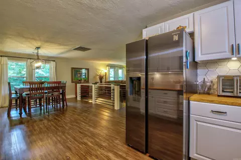 Dining - 10820 Goodwin Rd, Benton, AR 72019 photo 6 of 7
