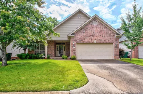 12 Courtside Pl, Little Rock, AR 72210