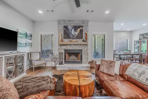 Living - 10593 Hinds Rd, Benton, AR 72019 photo 3 of 3