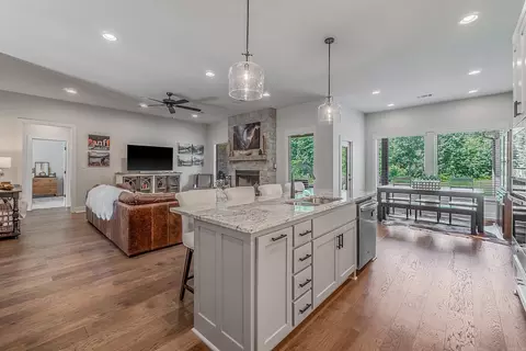 Kitchen - 10593 Hinds Rd, Benton, AR 72019 photo 3 of 5