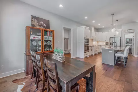 Dining - 10593 Hinds Rd, Benton, AR 72019 photo 2 of 2