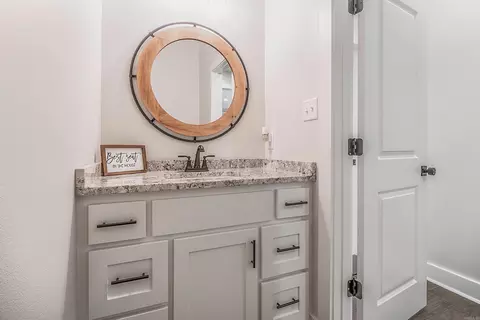 Bath - 10593 Hinds Rd, Benton, AR 72019 photo 4 of 6