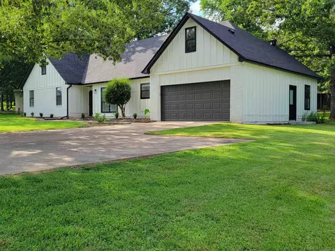 14800 Royal Oak Dr, Little Rock, AR 72210