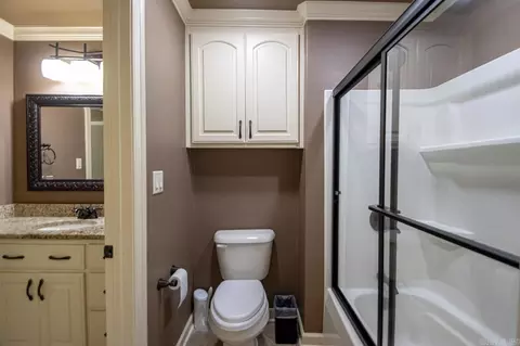 Bath - 820 Raney Rd, Benton, AR 72019 photo 6 of 8