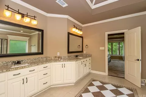 Bath - 820 Raney Rd, Benton, AR 72019 photo 3 of 8