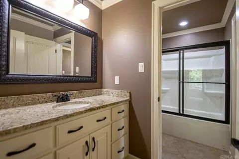 Bath - 820 Raney Rd, Benton, AR 72019 photo 8 of 8
