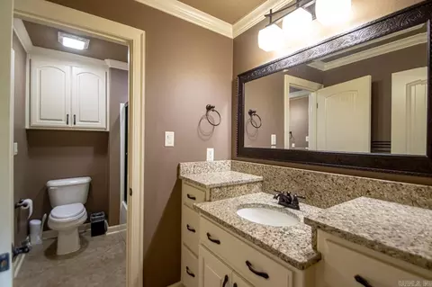Bath - 820 Raney Rd, Benton, AR 72019 photo 5 of 8