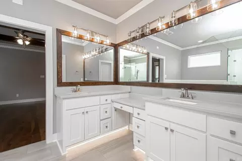 Bath - 2230 Abigail Dr, Bryant, AR 72019 photo 2 of 4