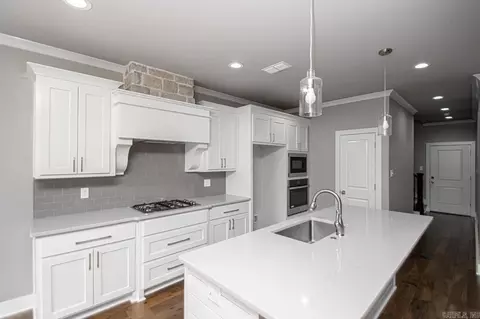 Kitchen - 2230 Abigail Dr, Bryant, AR 72019 photo 4 of 8