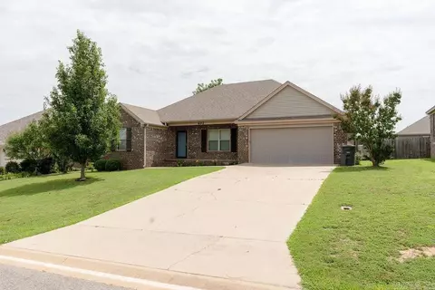 602 Samuel Loyce Dr, Searcy, AR 72143