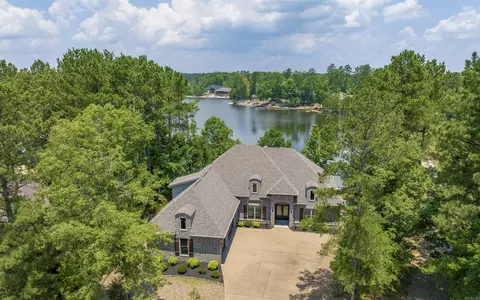 13 Precioso Ln, Hot Springs Village, AR 71909