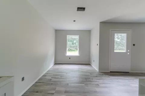 Living - 509 E Mississippi St, Beebe, AR 72012 photo 5 of 5