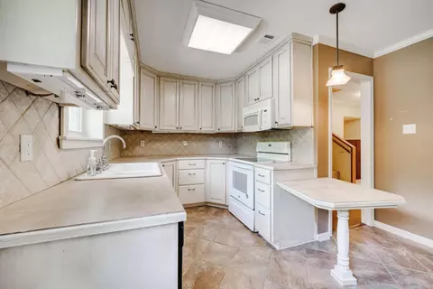 Kitchen - 1908 Berry Place Dr, Conway, AR 72032 photo 1 of 4